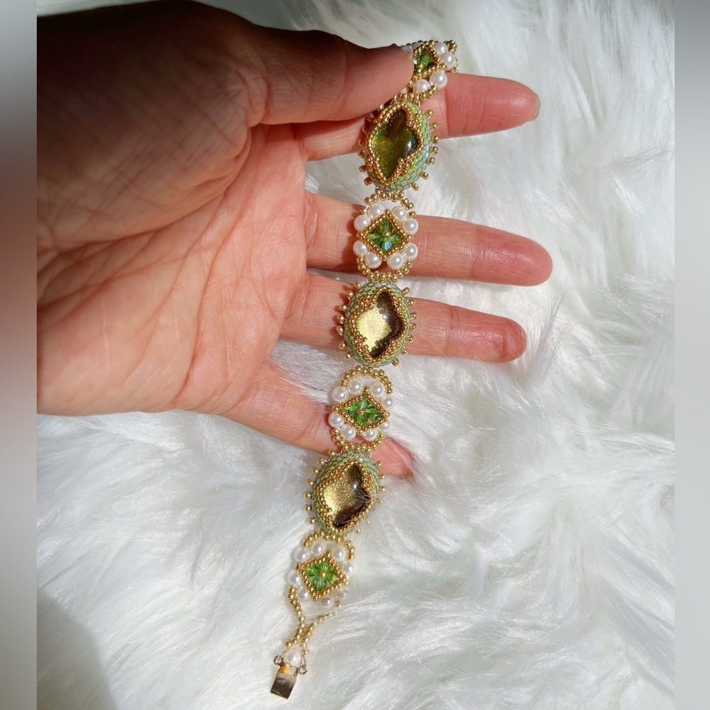 Hand beaded vintage bracelet- green gold